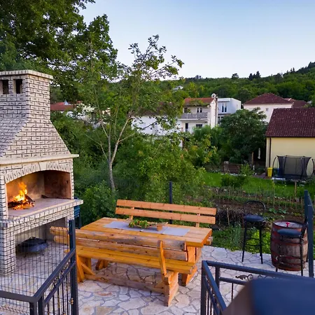 アパート With A Swimming Pool In The Dalmatian Hinterland *