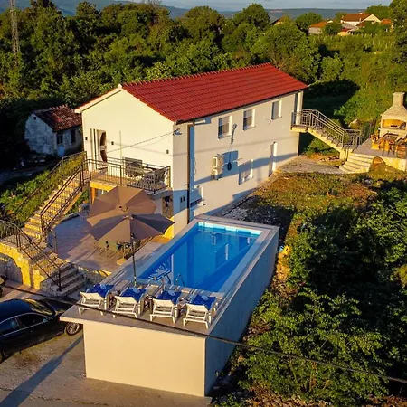 Holiday home Apartments With A Swimming Pool In The Dalmatian Hinterland