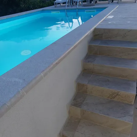 Holiday home Apartments With A Swimming Pool In The Dalmatian Hinterland *