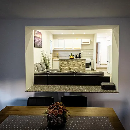 With A Swimming Pool In The Dalmatian Hinterland Apartmán