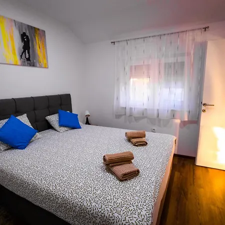 Apartments With A Swimming Pool In The Dalmatian Hinterland Holiday home *