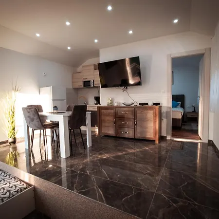 Apartmán With A Swimming Pool In The Dalmatian Hinterland *