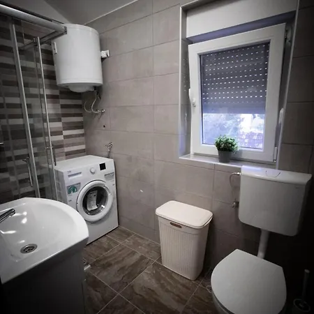 Holiday home Apartments With A Swimming Pool In The Dalmatian Hinterland