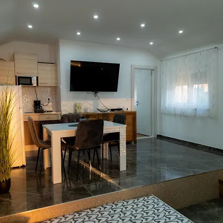 Holiday home Apartments With A Swimming Pool In The Dalmatian Hinterland *