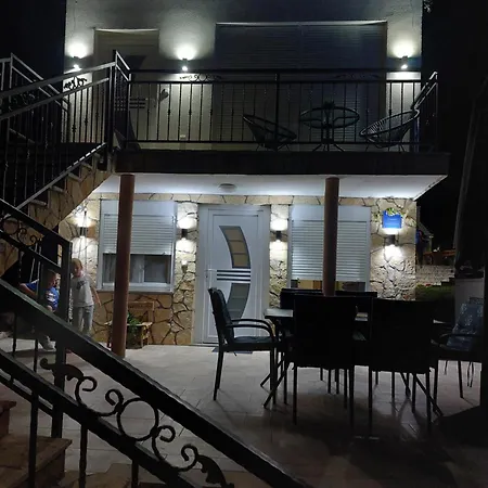 Apartments With A Swimming Pool In The Dalmatian Hinterland Holiday home *