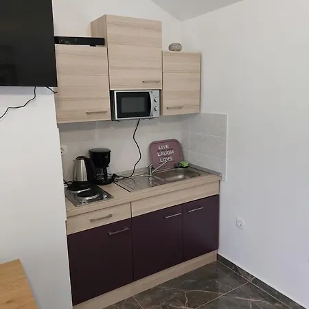 With A Swimming Pool In The Dalmatian Hinterland شقة *